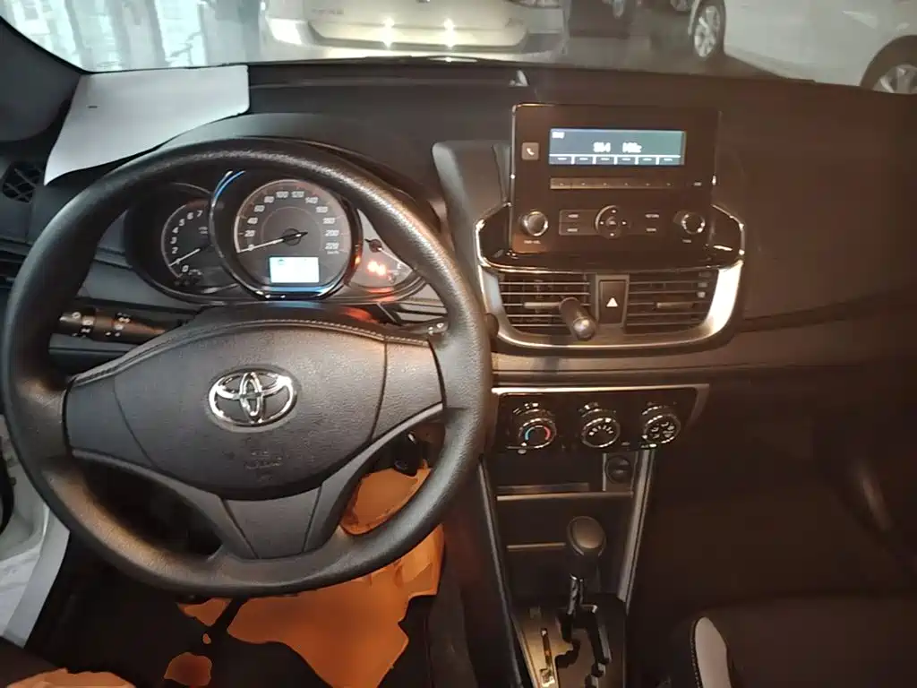 Toyota Yaris L — миниатюра 10