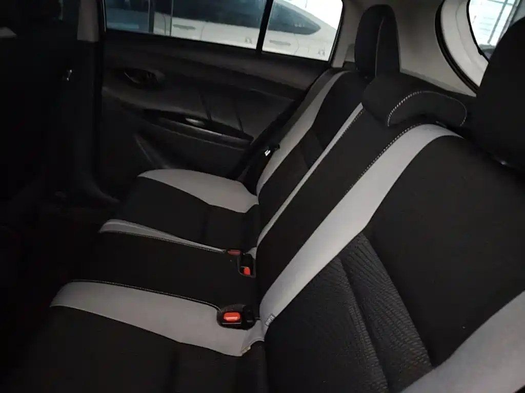 Toyota Yaris L — миниатюра 17