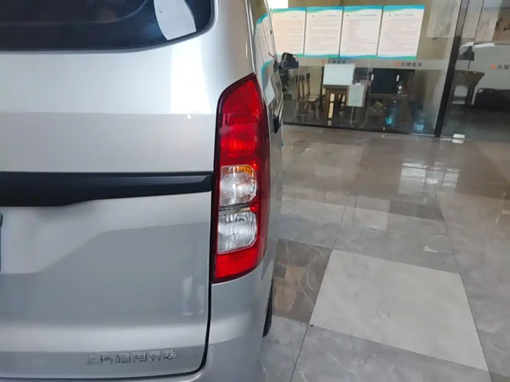 Wuling Hongguang V — миниатюра 8