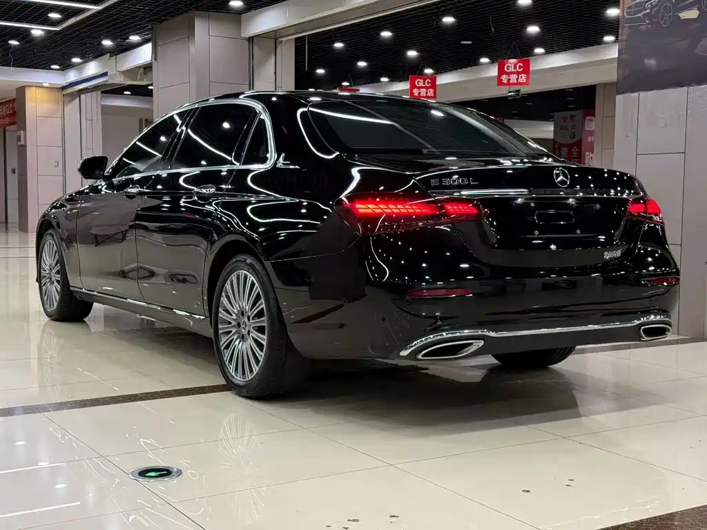Mercedes-Benz E-Class — миниатюра 7
