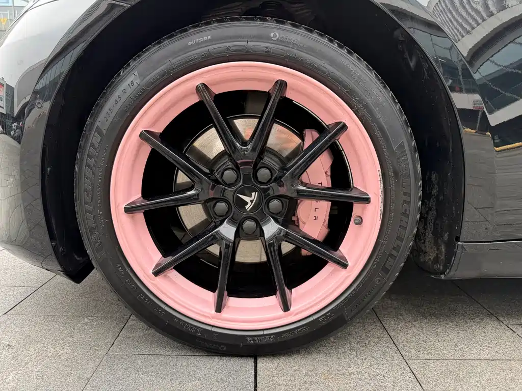 Tesla Model 3 — миниатюра 15