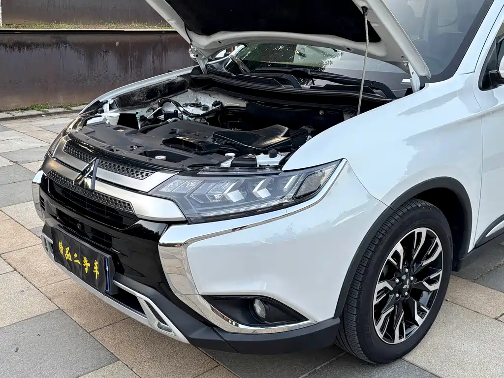 Mitsubishi Outlander — миниатюра 10