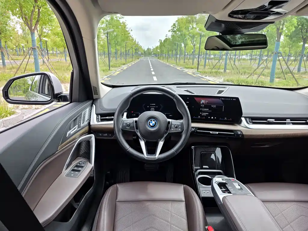 BMW iX1 — миниатюра 13