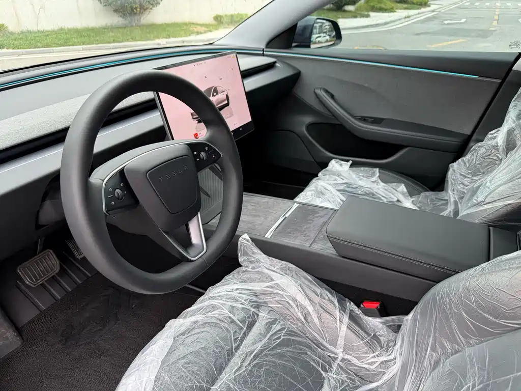 Tesla Model 3 — миниатюра 12