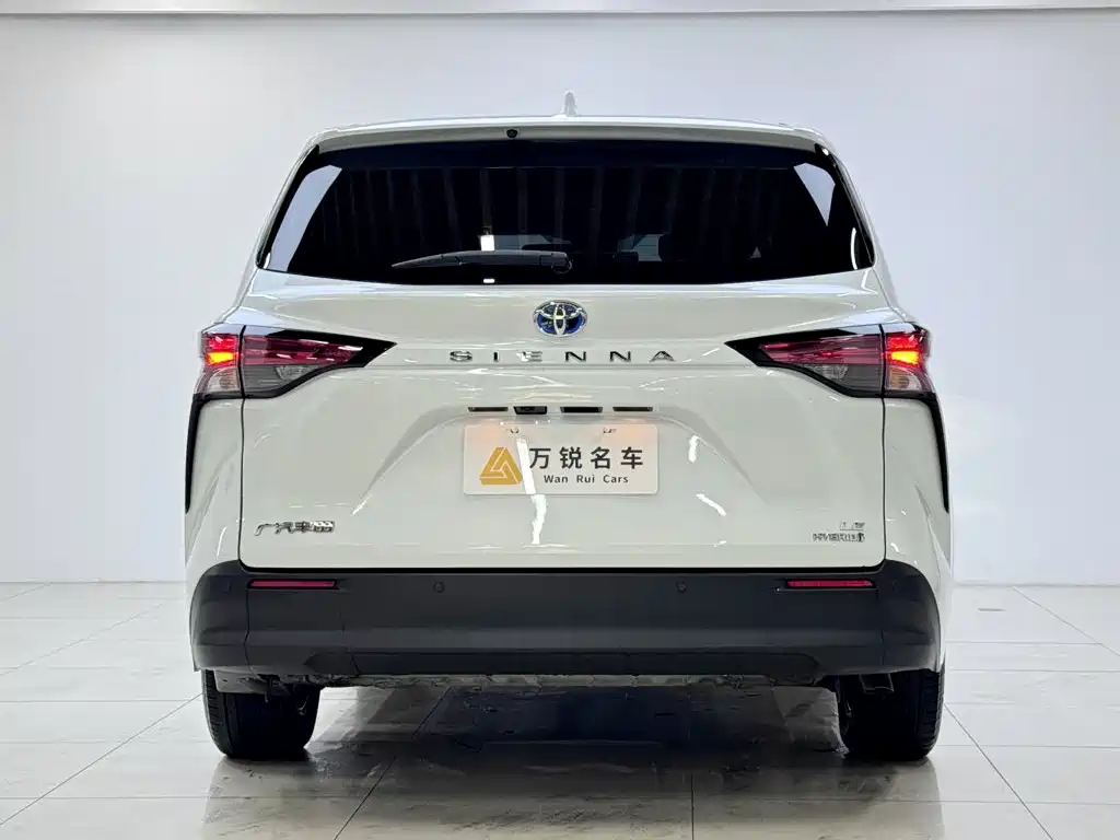 Toyota Sienna — миниатюра 4