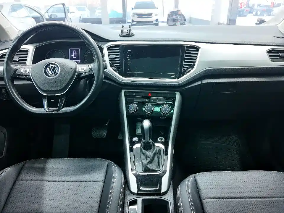 VOLKSWAGEN T ROC EXPLORING SONGS