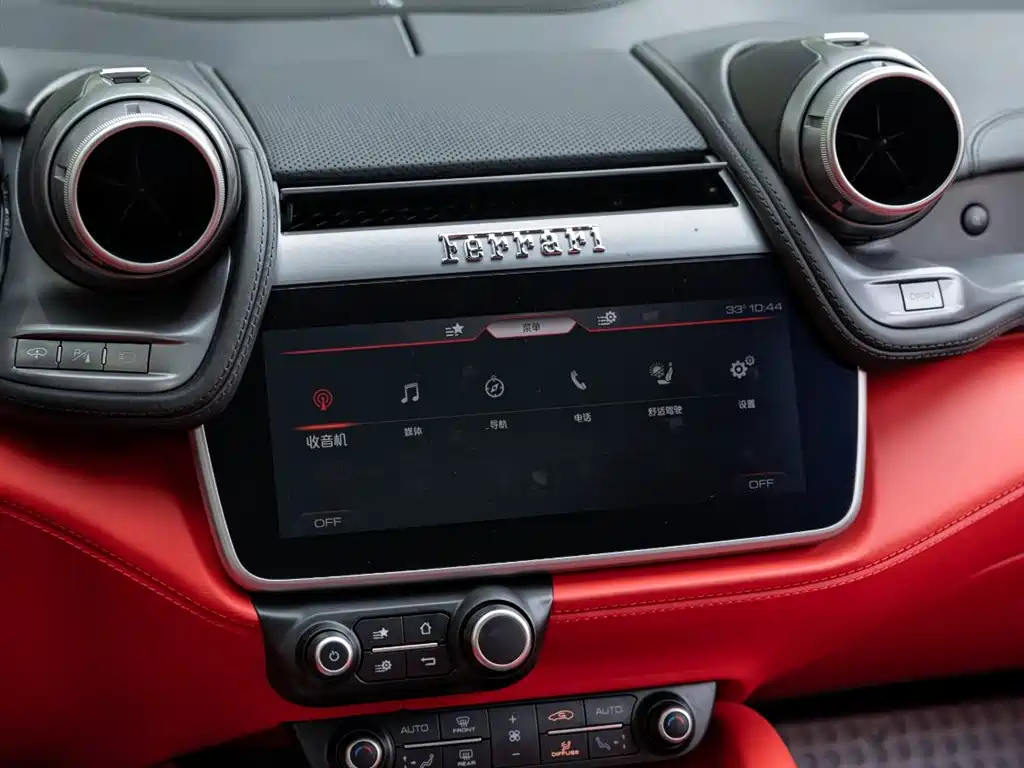 Ferrari GTC4Lusso 3.9T V8, фото 13