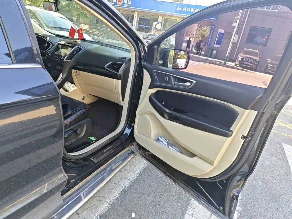 Ford Edge — миниатюра 19