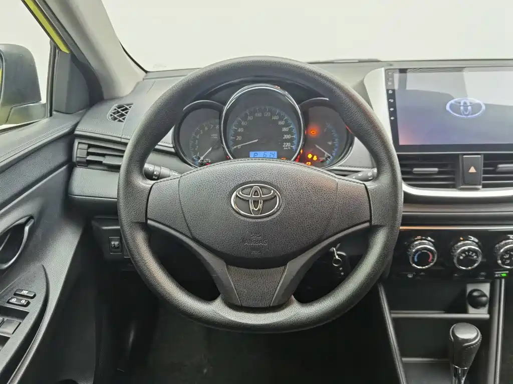 Toyota Yaris L — миниатюра 11