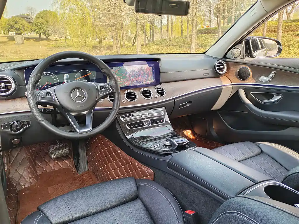 MERCEDES-BENZ E CLASS