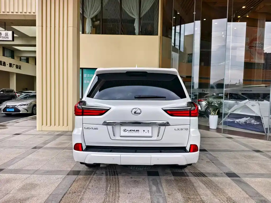 Lexus LX — миниатюра 10