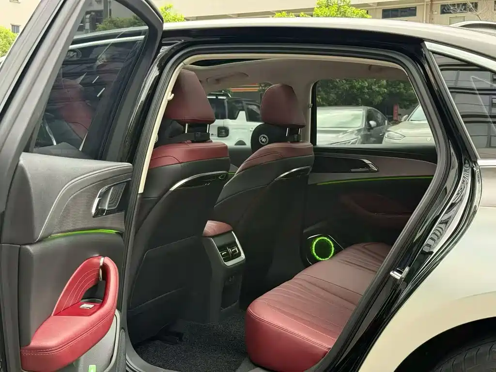 Hongqi Hongqi H5 — миниатюра 6