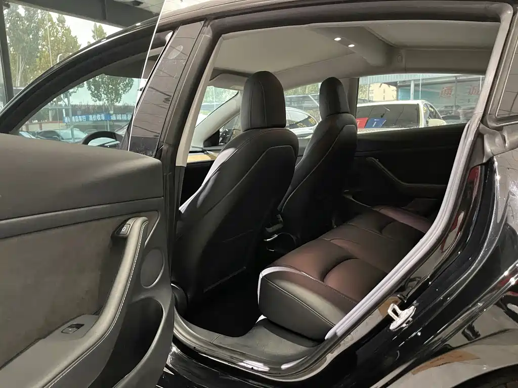Tesla Model 3 — миниатюра 5