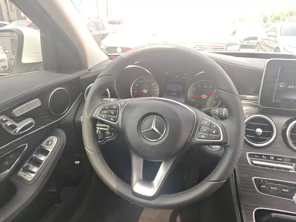 Mercedes-Benz C-Class — миниатюра 11