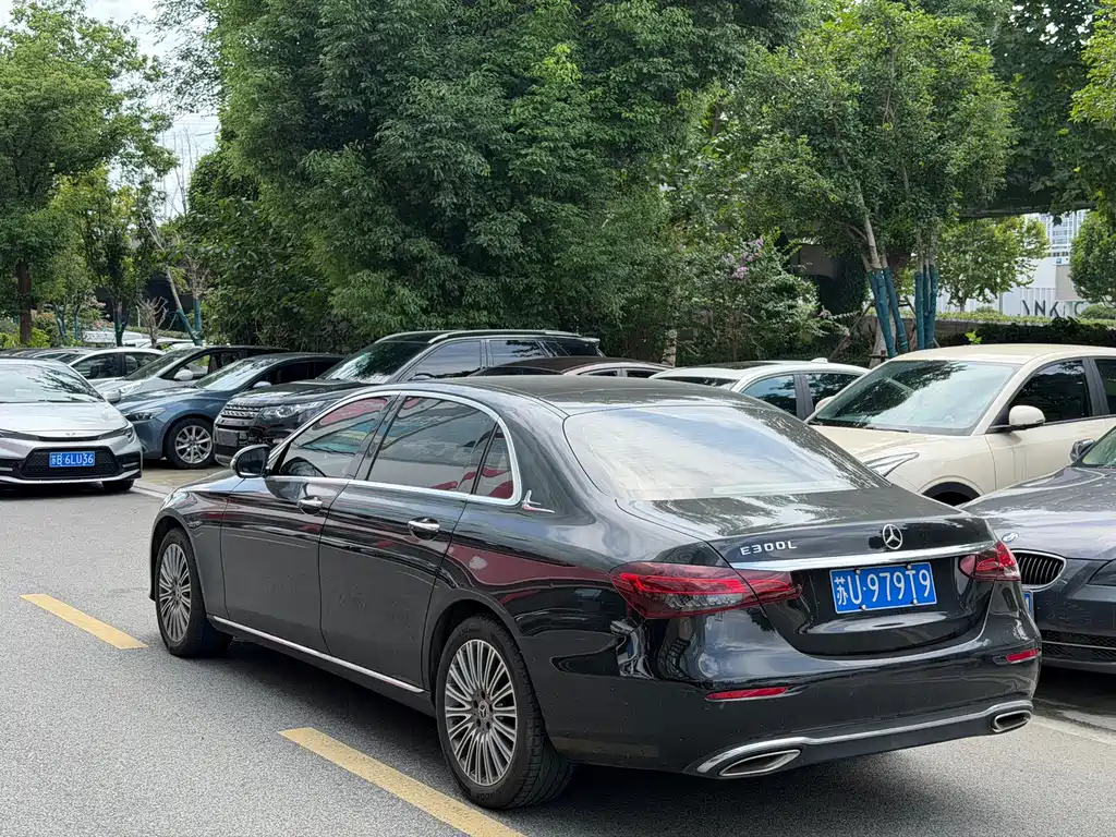 Mercedes-Benz E-Class — миниатюра 7