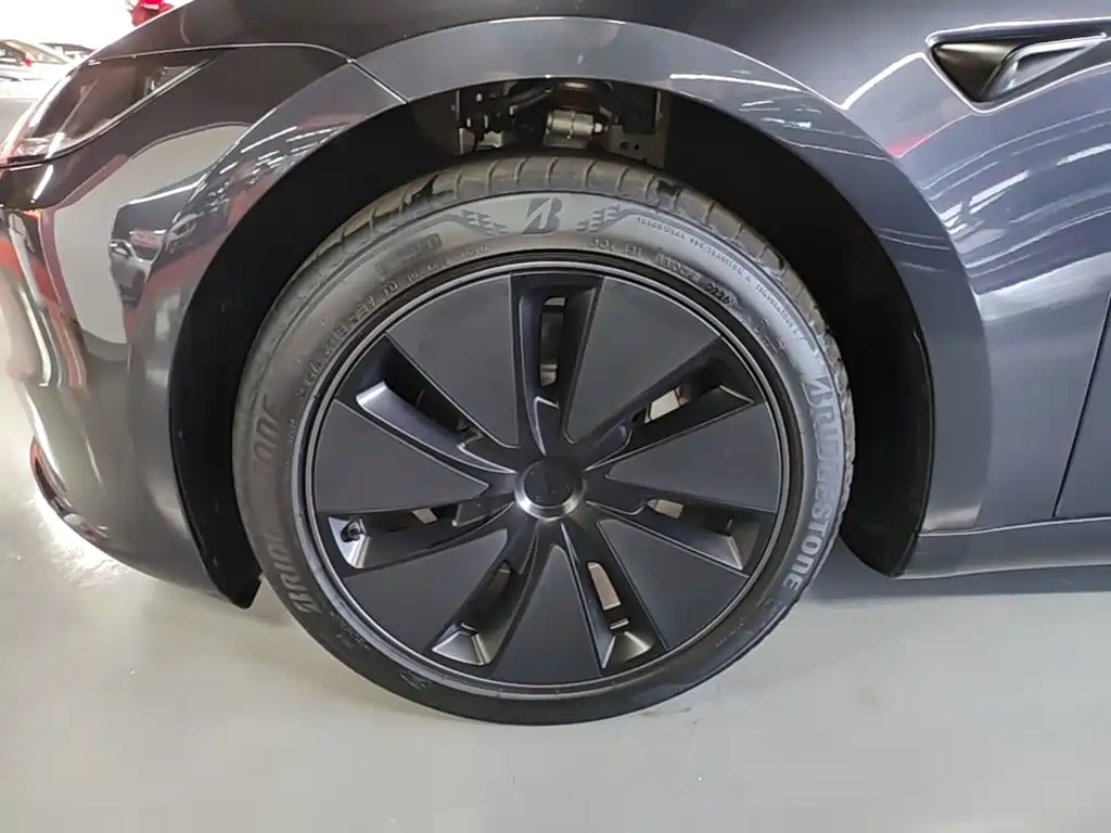 Tesla Model 3 — миниатюра 23