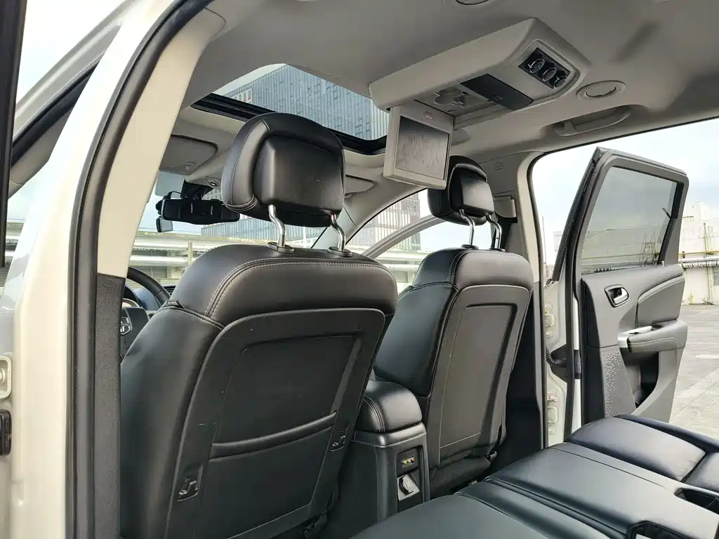 Dodge Journey — миниатюра 12