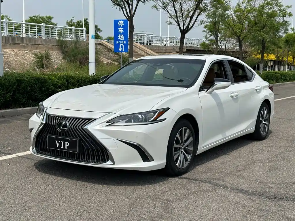 2018 Lexus ES - zdjęcie 1 z 9