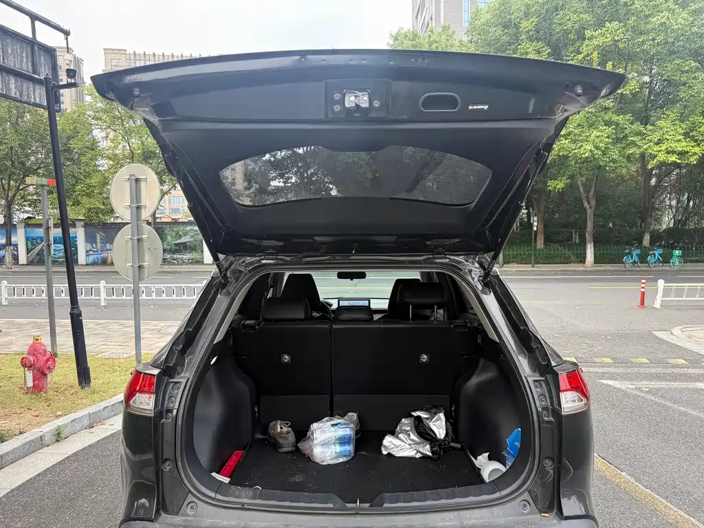 Toyota Corolla Cross — миниатюра 14