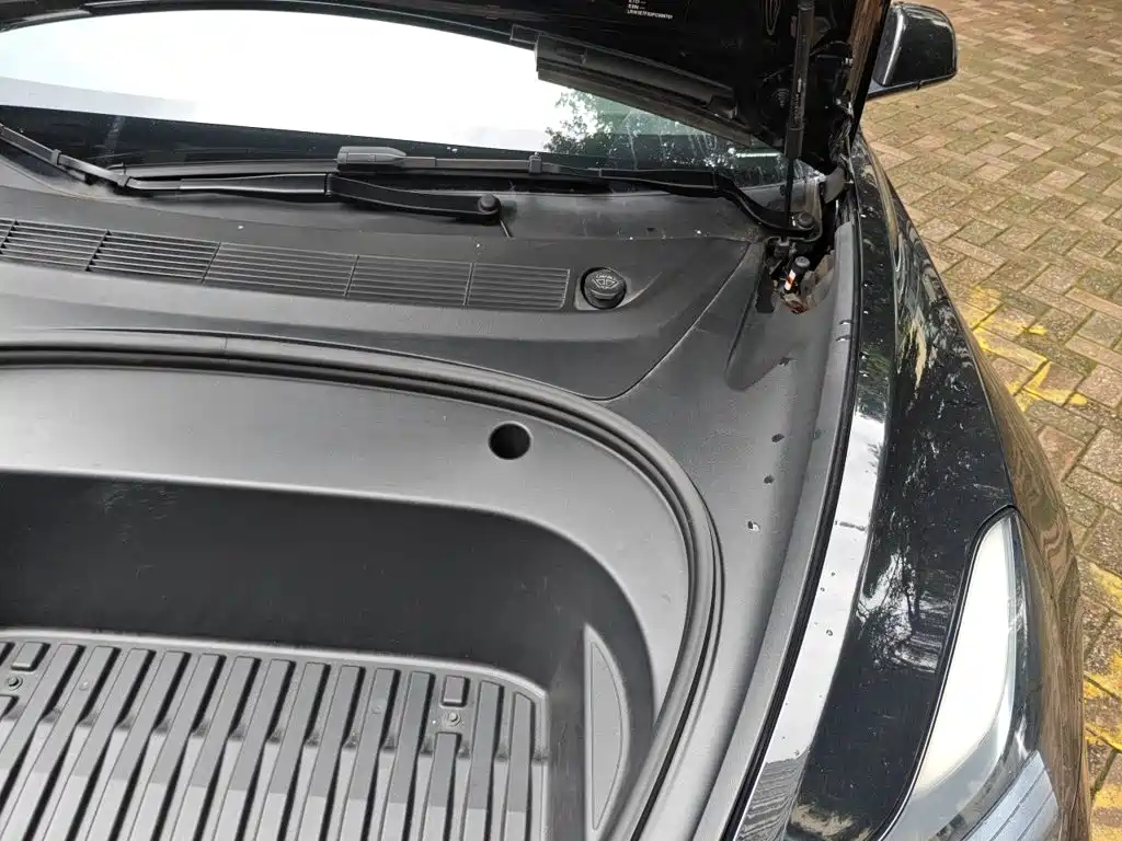 Tesla Model 3 — миниатюра 24