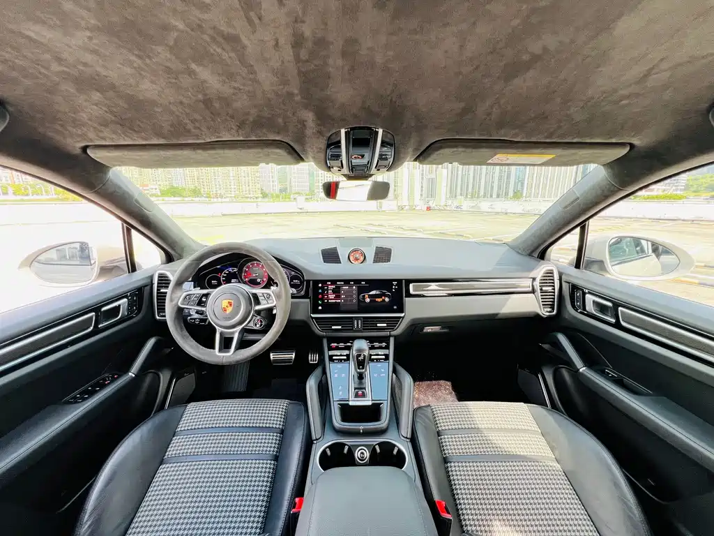 Porsche Cayenne — миниатюра 8