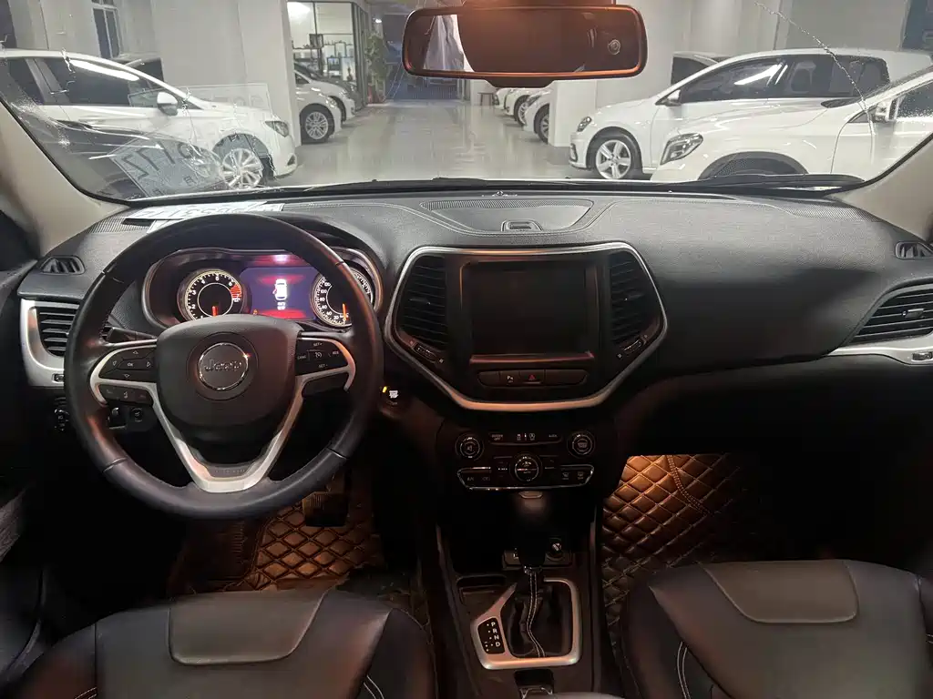 Jeep Cherokee — миниатюра 7