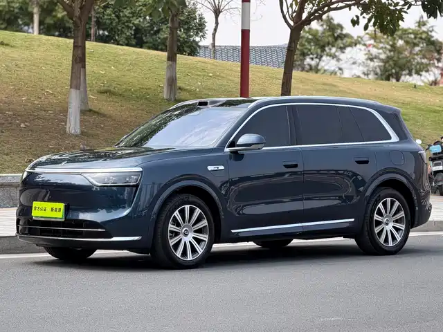 AITO ASK THE WORLD M8 2025