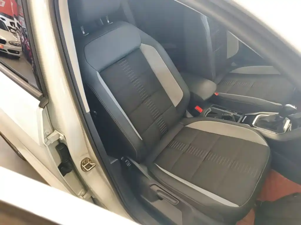 Volkswagen T-Roc — миниатюра 25