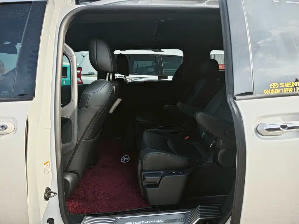 Toyota Sienna 2023 2.5L Luxury