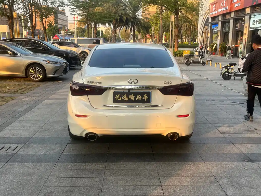 INFINITI Q50L