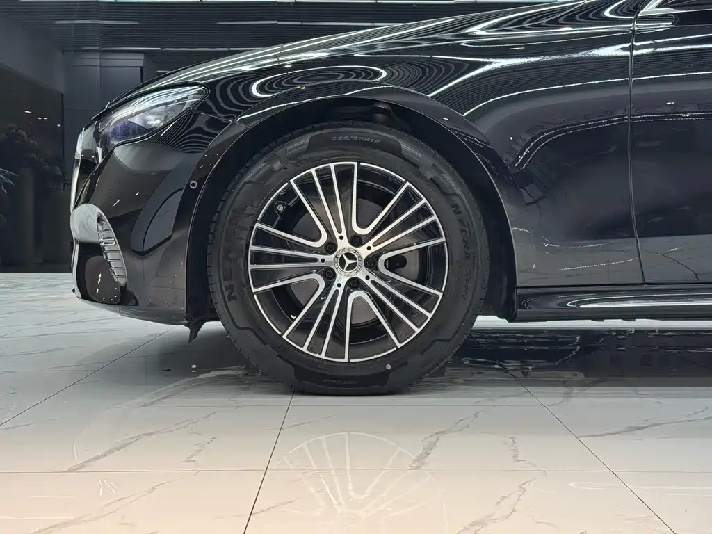 Mercedes-Benz E-Class — миниатюра 15