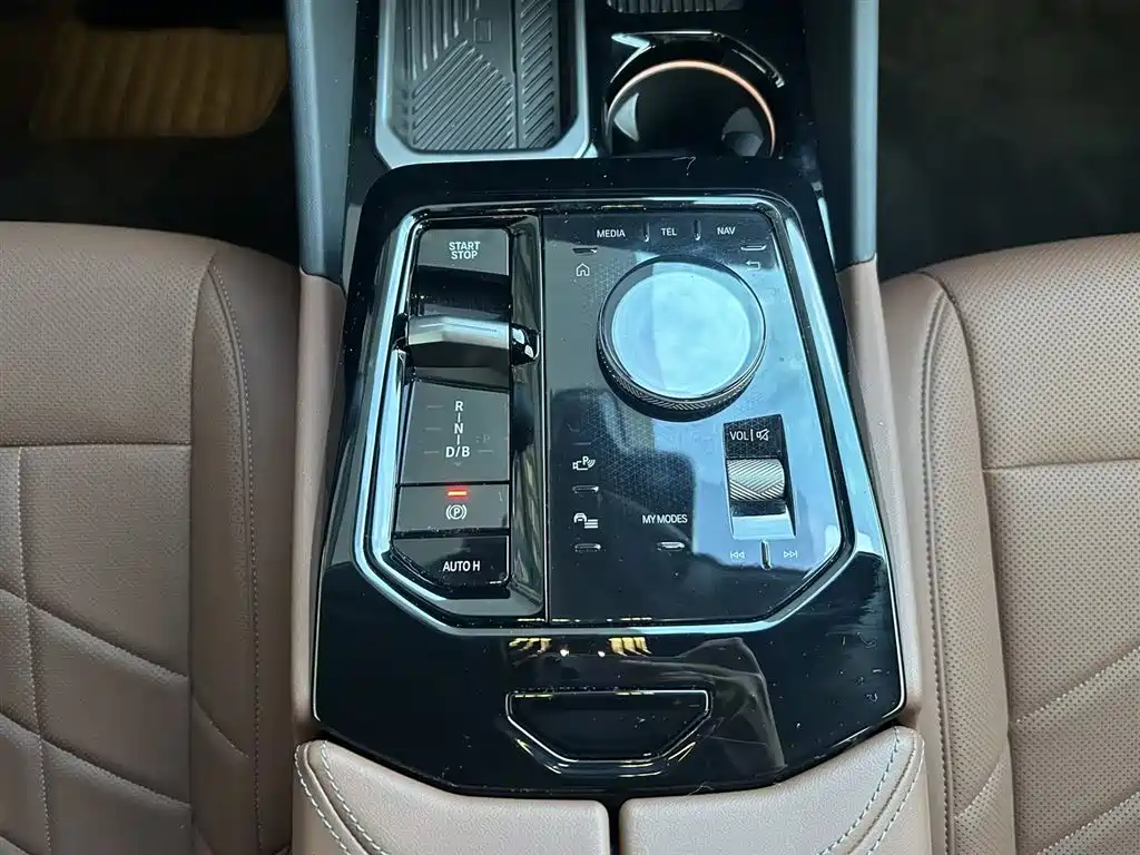 BMW i5 — миниатюра 11