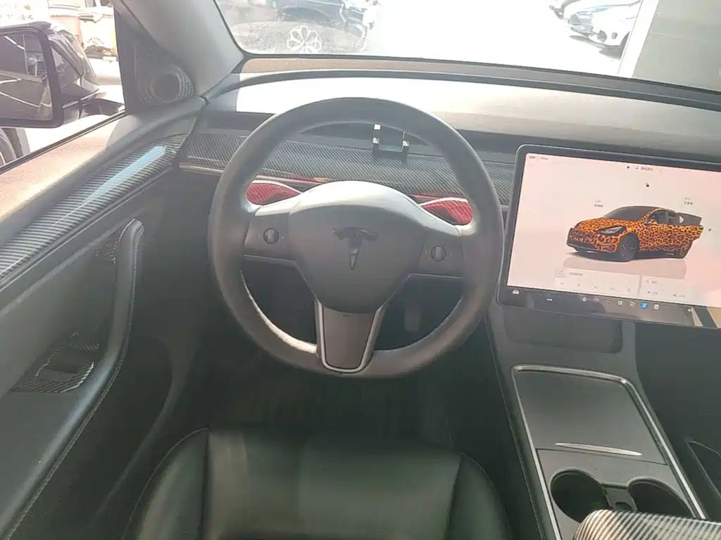 Tesla Model Y — миниатюра 11