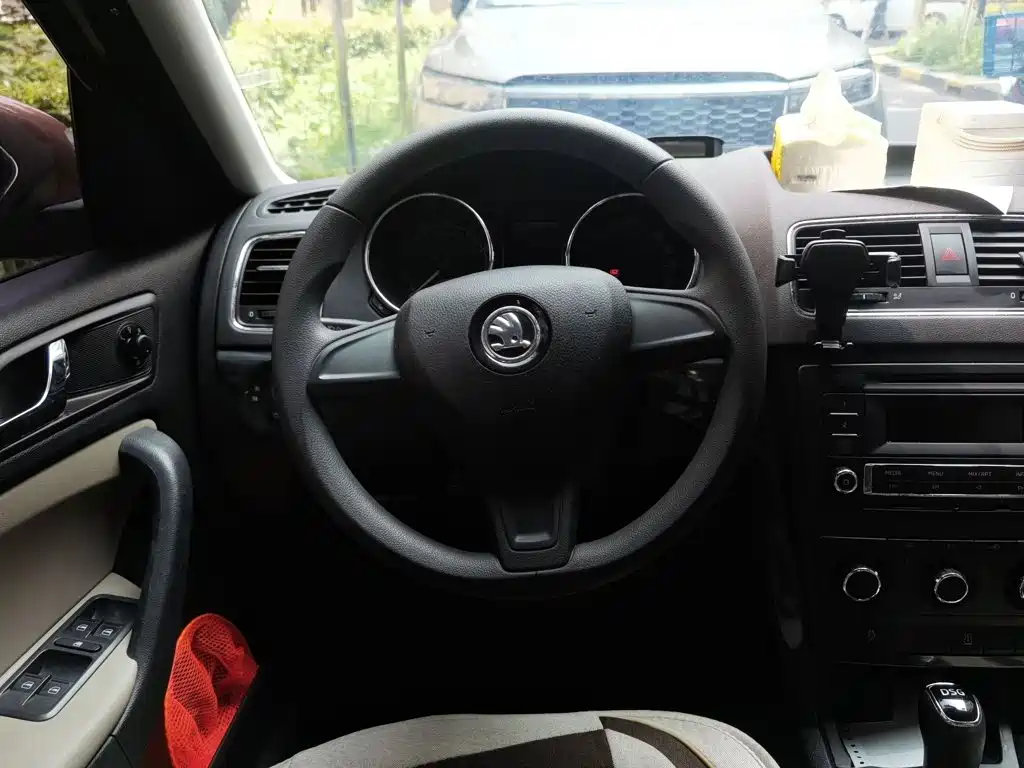 Skoda Yeti — миниатюра 7