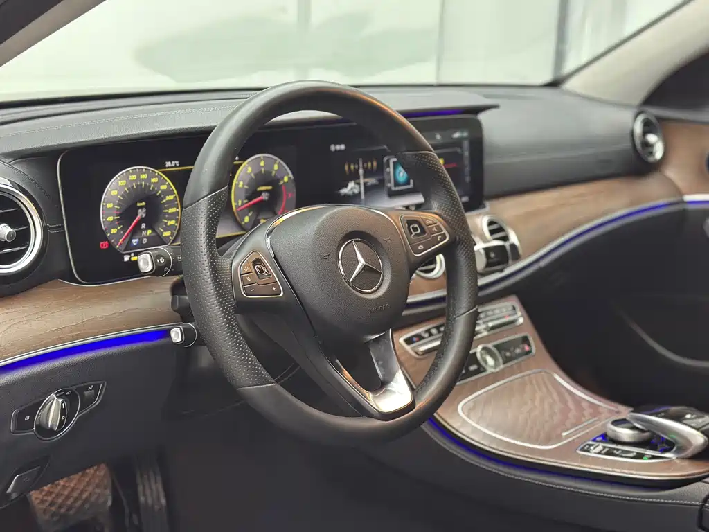 Mercedes-Benz E-Class — миниатюра 14