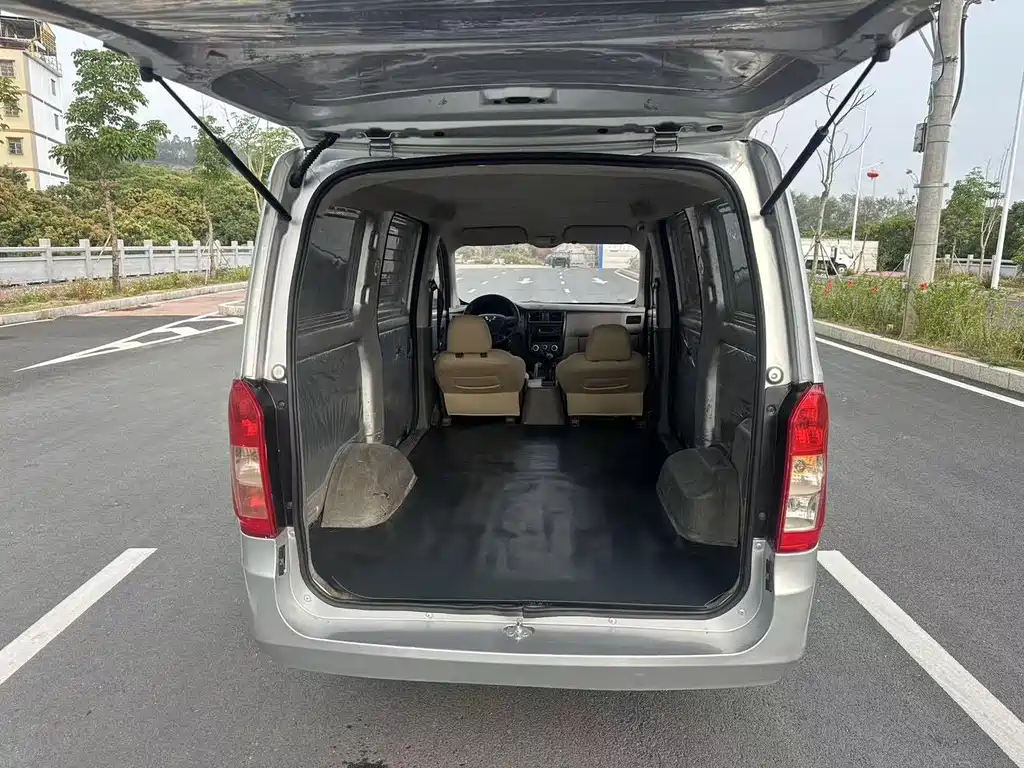Wuling Rongguang V — миниатюра 18