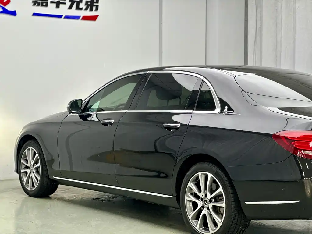Mercedes-Benz E-Class — миниатюра 12