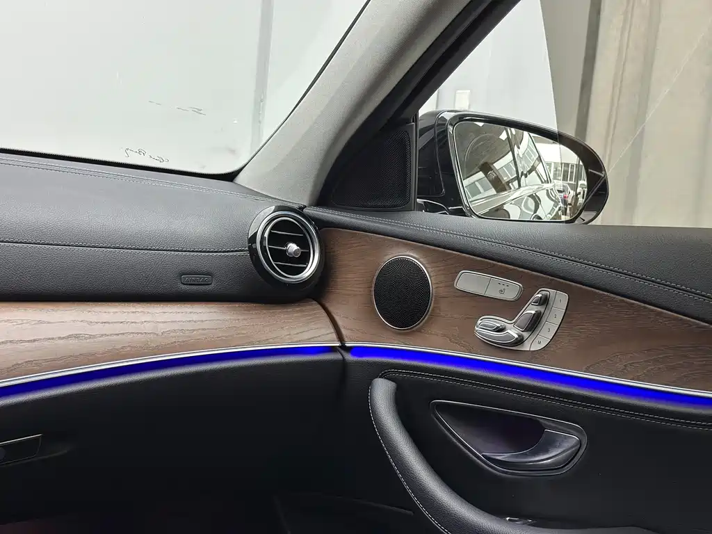 Mercedes-Benz E-Class — миниатюра 30