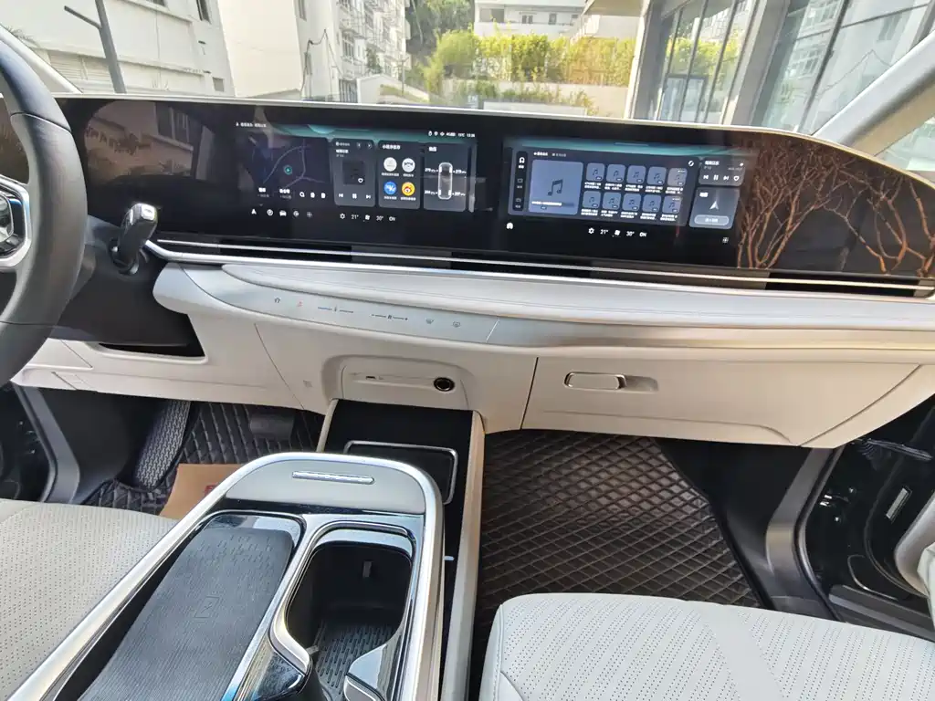 SAIC MAXUS EVERYONE 9