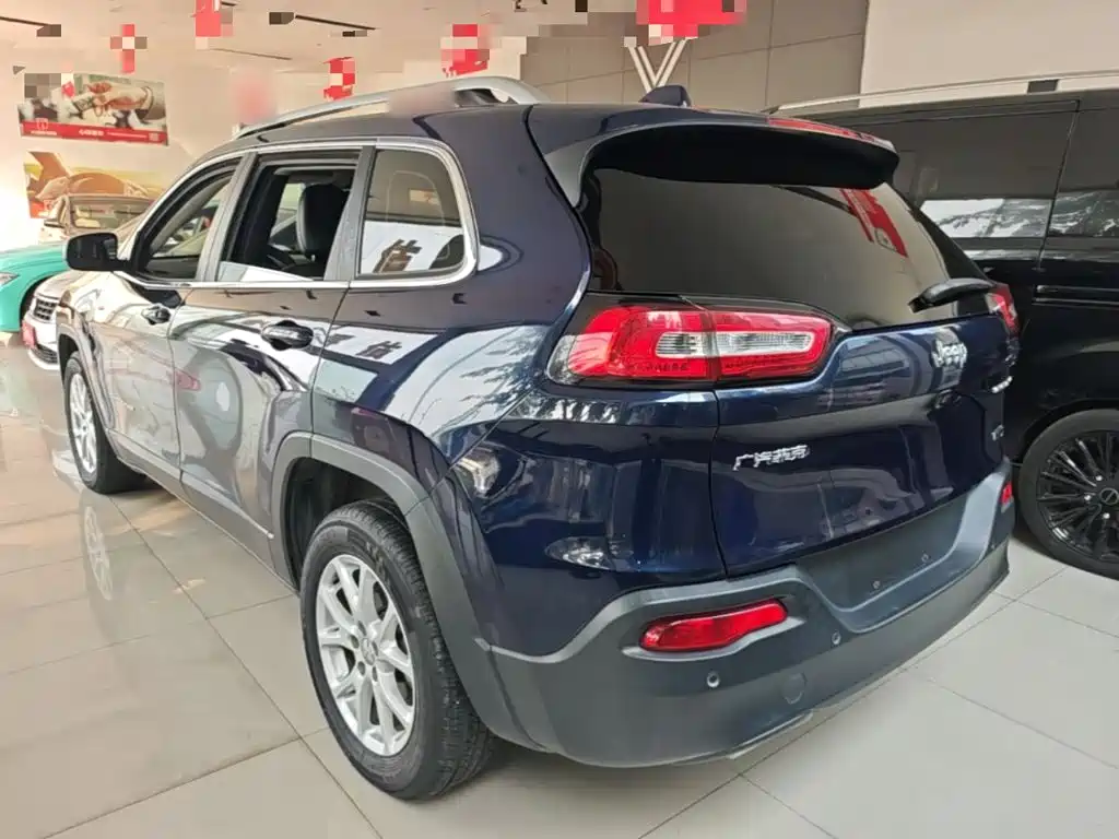 Jeep Cherokee — миниатюра 5