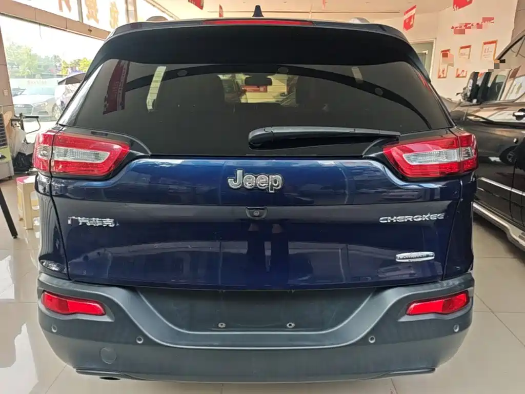 Jeep Cherokee — миниатюра 6