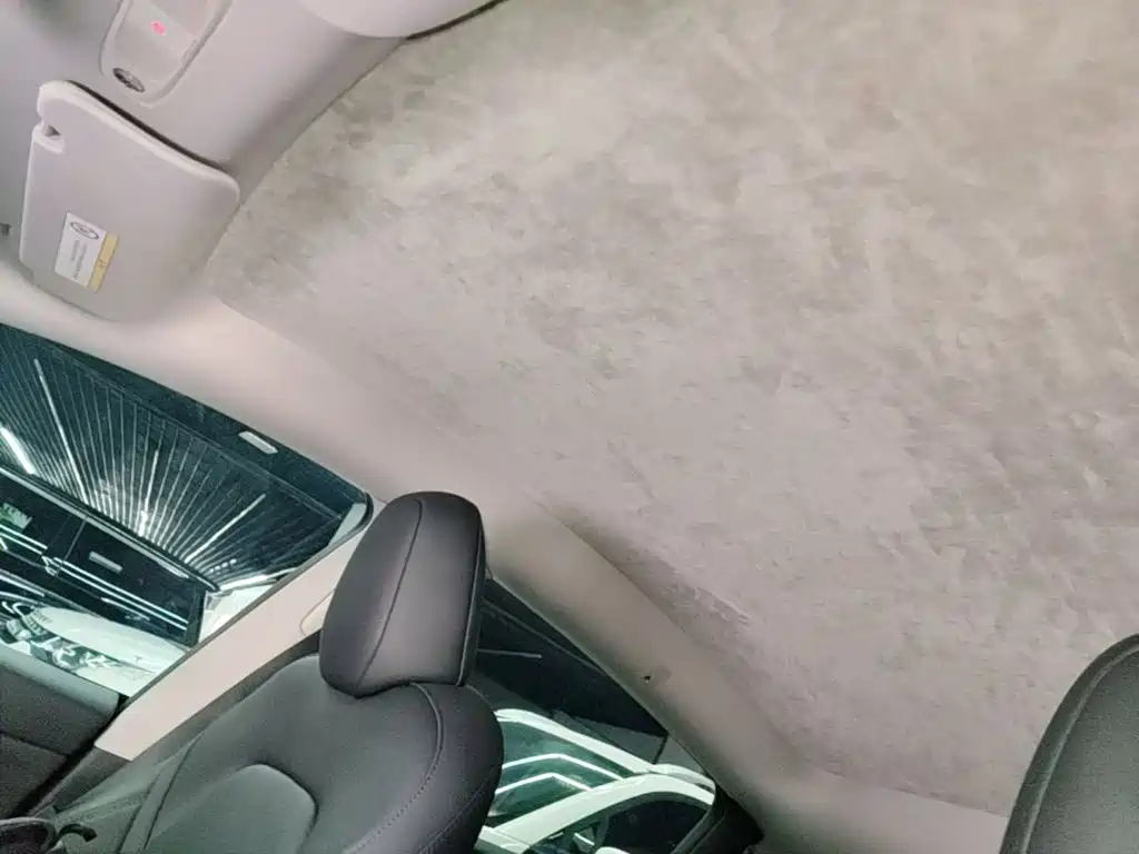 Tesla Model Y — миниатюра 18