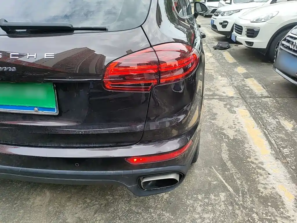 Porsche Cayenne — миниатюра 8