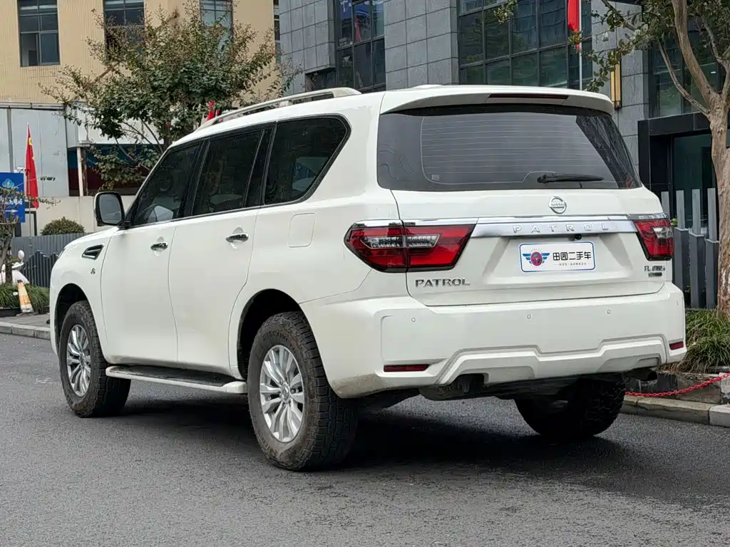 Nissan Patrol — миниатюра 4