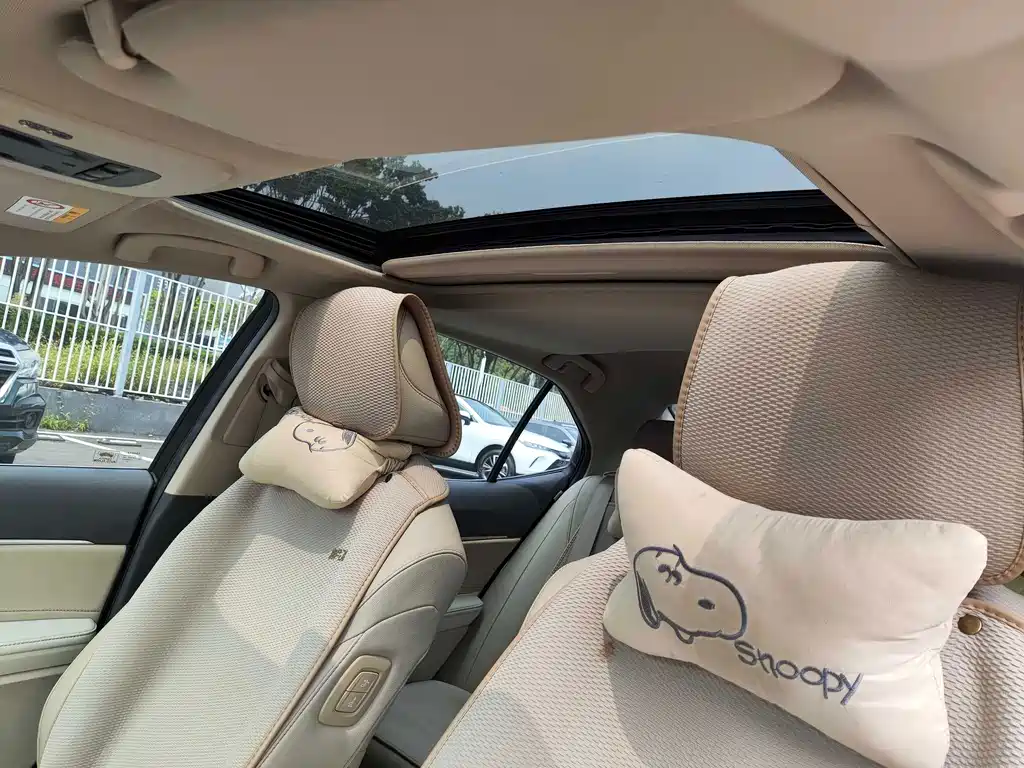 Toyota Camry — миниатюра 12