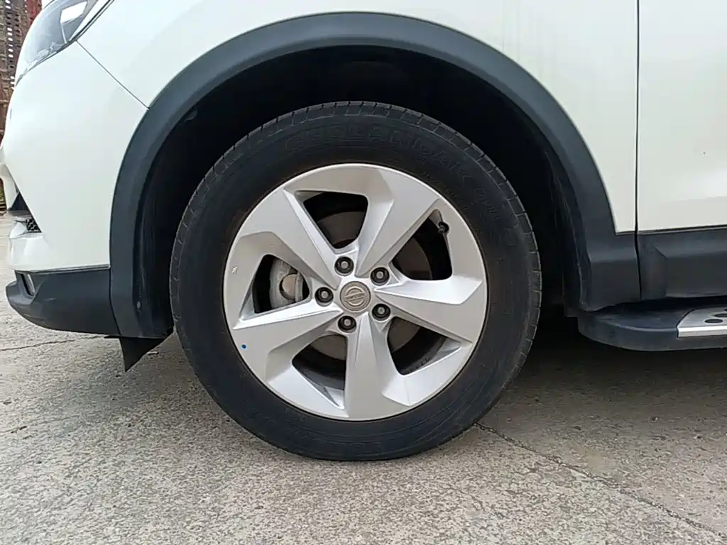 Nissan Qashqai — миниатюра 23