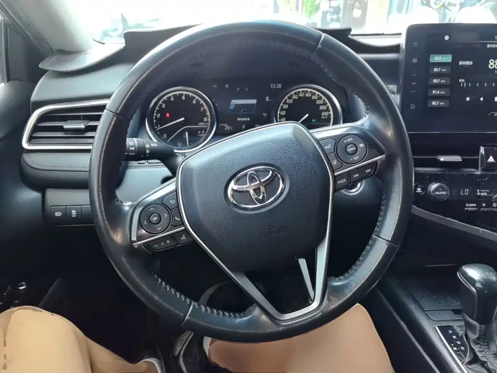 Toyota Camry — миниатюра 11