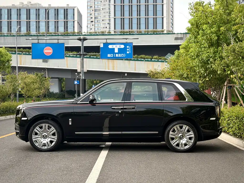 Rolls-Royce Cullinan — миниатюра 4
