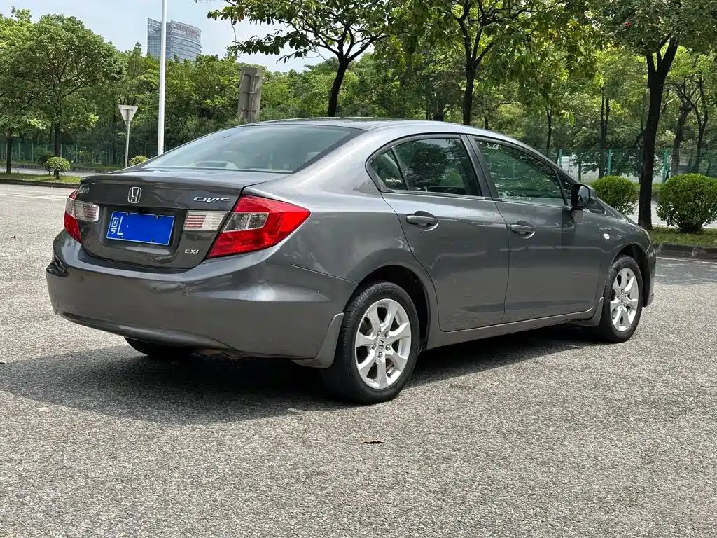 Honda Civic — миниатюра 10