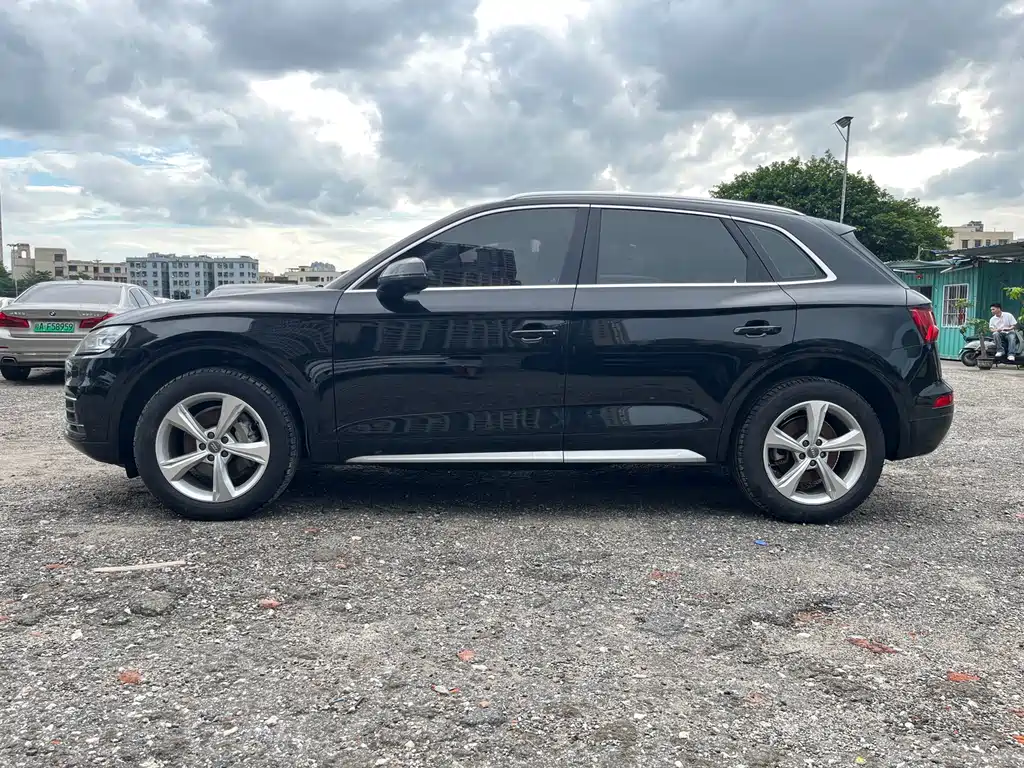 Audi Q5L 2018 40 TFSI VI